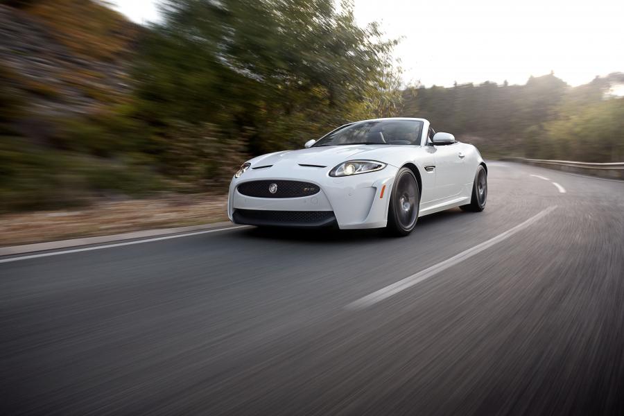 Jaguar XKR-S Convertible 2012 года  (фото 39 из 45)